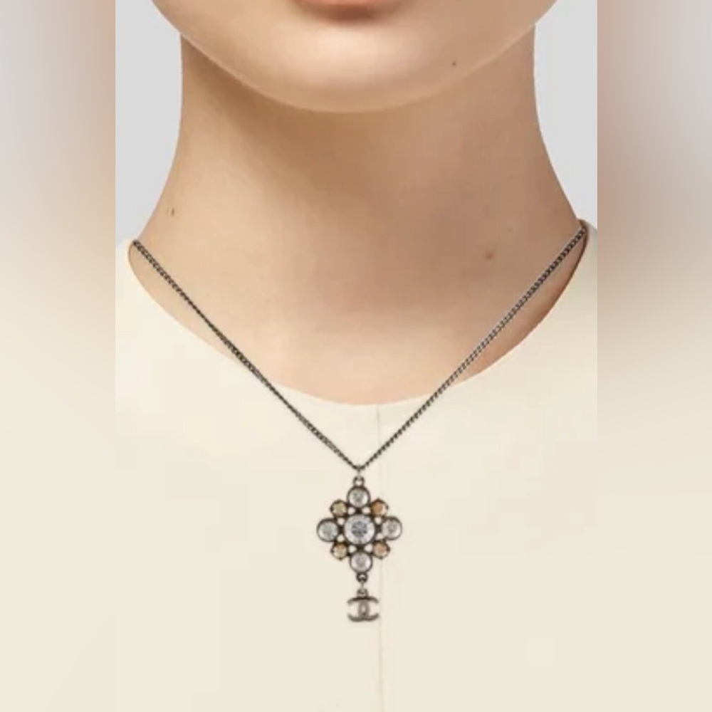 Chanel Silver CC Cluster Crystal Pendant Necklace - Picture 2 of 5